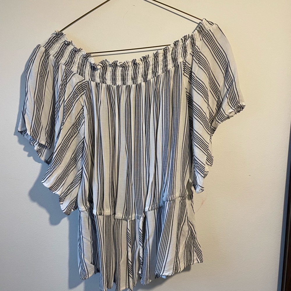 Off the shoulder A&F shirt